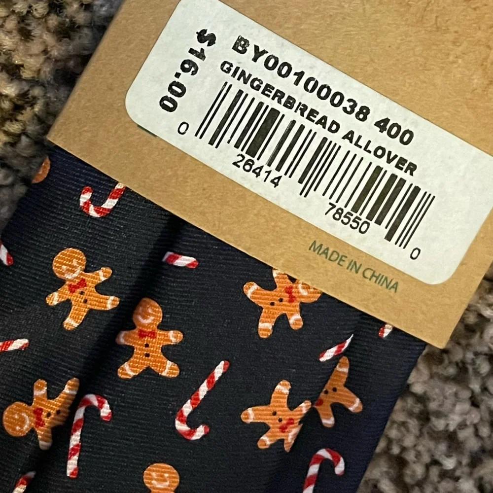 Boys wembley gingerbread and candy cane tie, nwt